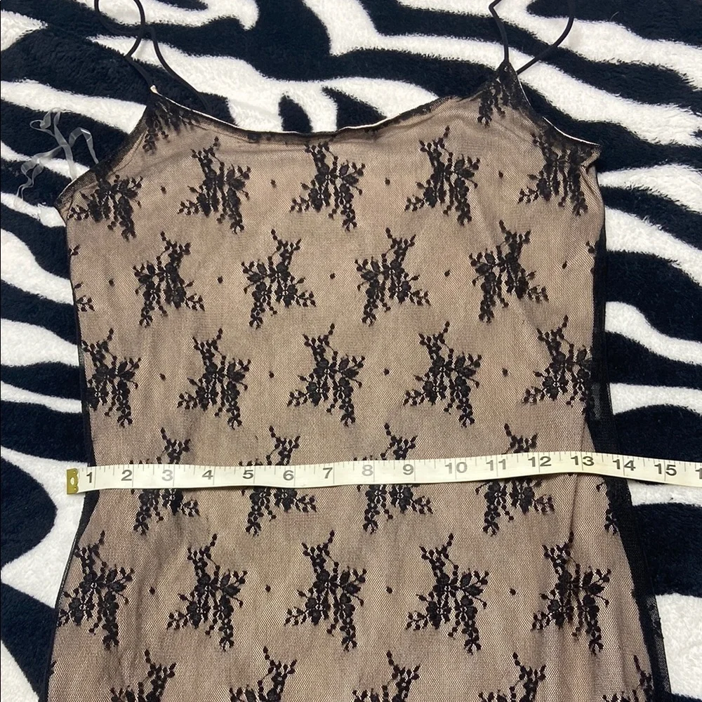 Elegant Black Lace Maxi Dress - Picture 5 of 6